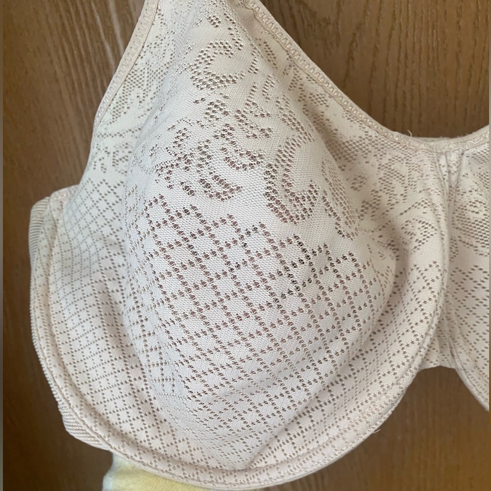 2 Wacoal Bras 40G Cream and Taupe Lace Unlined Bras - Picture 2 of 16